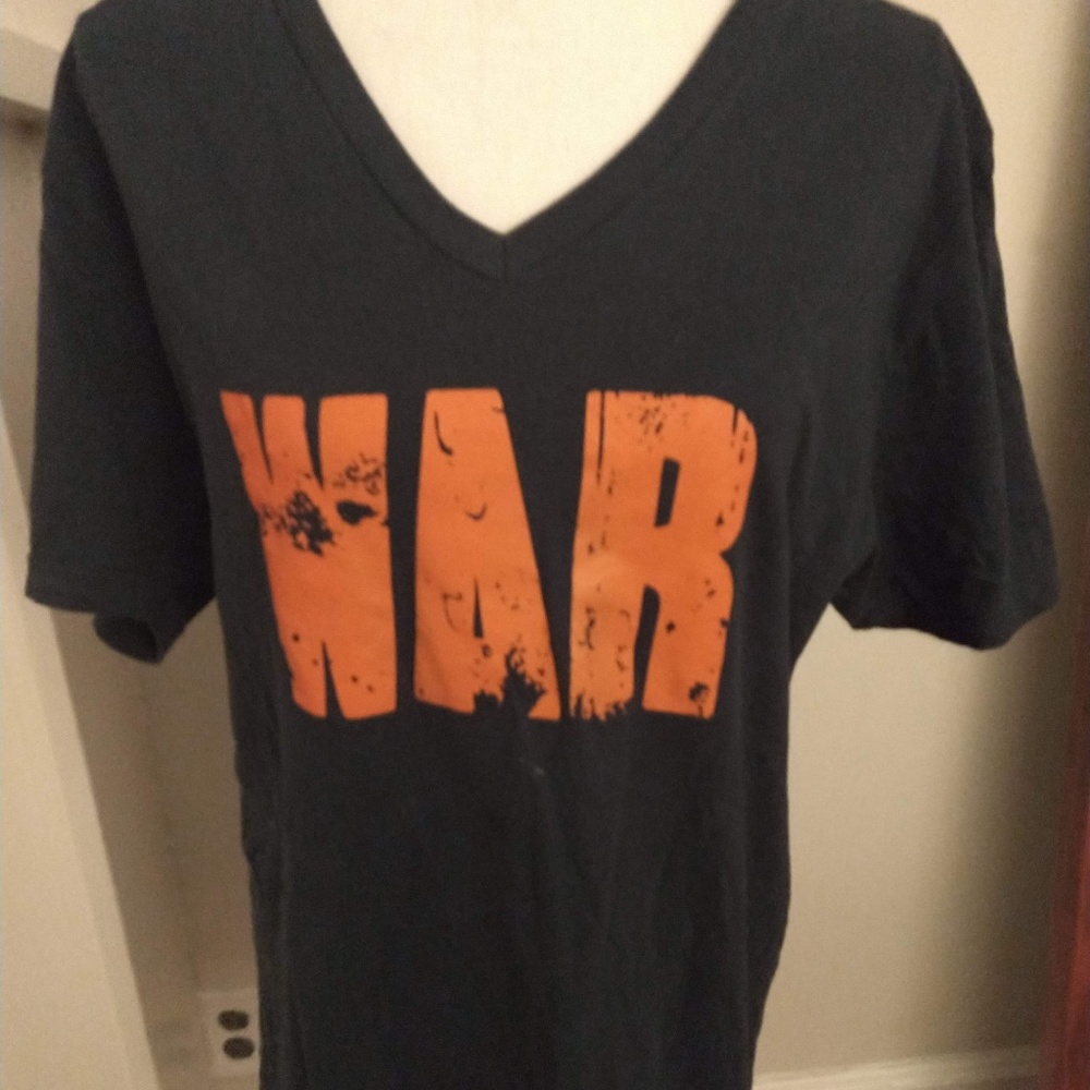 WAR V neck T-shirt